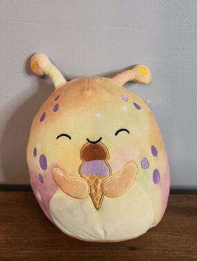 Squishmallows Jazwares 2024 Helmut The Alien Eating Ice Cream